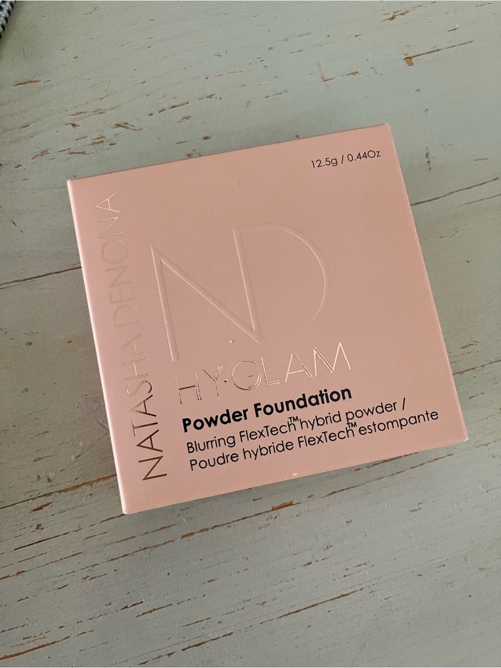 NATASHA DENONA 
Hy-Glam Powder Foundation new with box